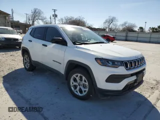 2025 Jeep Compass Sport with VIN 3C4NJDAN3ST515939, listed as a Copart auction lot 47130745 with 9,136 mi miles and Clean title. Bid and sale history available at DreamBid. Image 4.