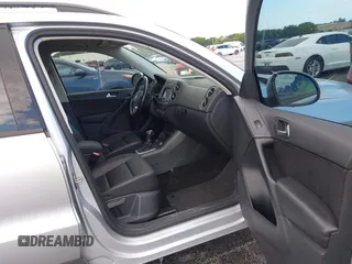 2016 Volkswagen Tiguan S z VIN WVGAV7AX5GW592721, wystawiony jako IAAI lot #42231177 z przebiegiem 64 967 mil mil oraz . Historia ofert i sprzedaży dostępna na DreamBid. Obrazek 5.