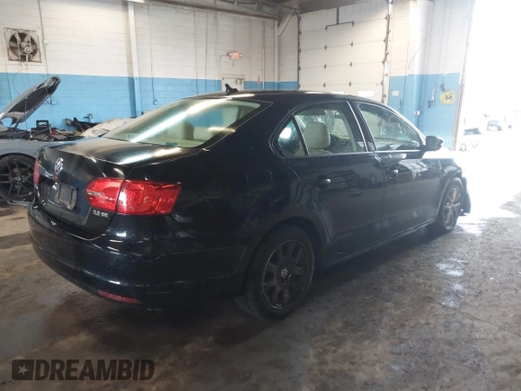 2011 Volkswagen Jetta SE with VIN 3VWDZ7AJ2BM052198, listed as a IAAI auction lot 41863300 with 88,178 mi miles and . Bid and sale history available at DreamBid. Image 4.