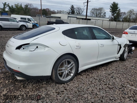2015 Porsche Panamera 4 z VIN WP0AA2A73FL001692, wystawiony jako Copart lot #51846225 z przebiegiem Nie podano mil oraz Szkoda całkowita • Salvage title. Historia ofert i sprzedaży dostępna na DreamBid. Obrazek 3.