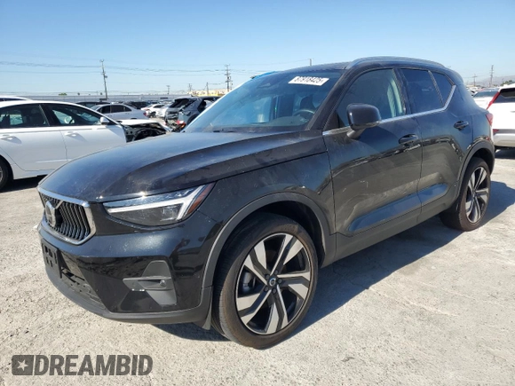 2024 Volvo XC40 Plus Bright Theme z VIN YV4L12UE0R2215081, wystawiony jako Copart lot #87918425 z przebiegiem 19 841 mil mil oraz Szkoda całkowita • Salvage title. Historia ofert i sprzedaży dostępna na DreamBid. Obrazek 1.