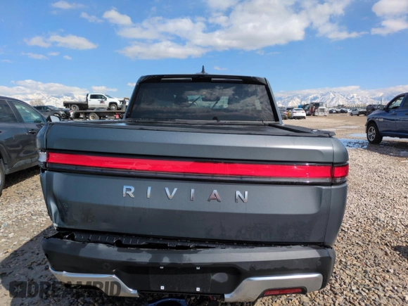2025 Rivian R1T Adventure z VIN 7FCTGBAA6SN035587, wystawiony jako Copart lot #49142625 z przebiegiem Nie podano mil oraz Szkody całkowita. Historia ofert i sprzedaży dostępna na DreamBid. Obrazek 6.
