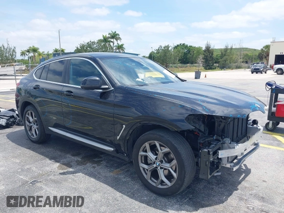 2024 BMW X4 xDrive30i z VIN 5UX33DT09R9W67695, wystawiony jako IAAI lot #42087562 z przebiegiem 20 324 mil mil oraz . Historia ofert i sprzedaży dostępna na DreamBid. Obrazek 1.