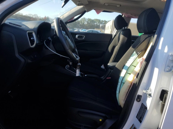 2024 Hyundai Venue SEL with VIN KMHRC8A31RU280227, listed as a Copart auction lot 48854665 with 28,050 mi miles and Salvage Title. Bid and sale history available at DreamBid. Image 7.
