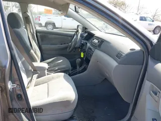 2007 Toyota Corolla CE z VIN 1NXBR32E67Z828223, wystawiony jako IAAI lot #41557711 z przebiegiem 197 512 mil mil oraz . Historia ofert i sprzedaży dostępna na DreamBid. Obrazek 5.