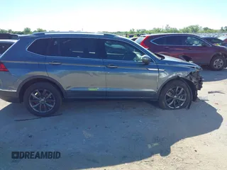 2024 Volkswagen Tiguan SE with VIN 3VV3B7AX9RM001526, listed as a IAAI auction lot 42216575 with 8,548 mi miles and . Bid and sale history available at DreamBid. Image 13.