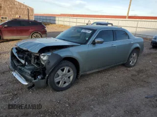 2006 Chrysler 300 C with VIN 2C3LK63H56H375581, listed as a Copart auction lot 81982794 with 104,915 mi miles and Clean Title. Bid and sale history available at carsss.com. Image 1.