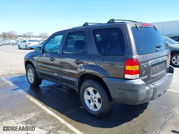 2006 Ford Escape XLT with VIN 1FMCU03116KB57387, listed as a IAAI auction lot 41813041 with 180,417 mi miles. Bid and sale history available at carsss.com. Image 3.