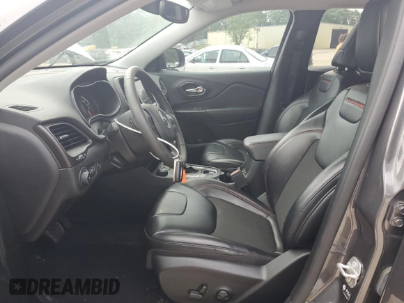 2022 Jeep Cherokee Trailhawk с VIN 1C4PJMBX1ND529146, выставлен на аукционе Copart как лот 56237365 с пробегом 26 718 миль миль и Списание • Salvage title. История ставок и продаж доступна на DreamBid. Изображение 7.