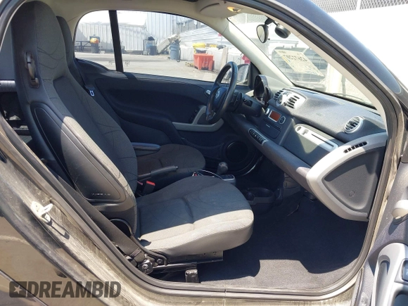 2014 Smart fortwo Pure with VIN WMEEJ3BA1EK752202, listed as a IAAI auction lot 42672207 with 65,736 mi miles and . Bid and sale history available at DreamBid. Image 5.