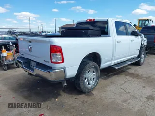 2022 Ram 2500 Big Horn с VIN 3C6UR5DJ4NG119915, выставлен на аукционе IAAI как лот 42206890 с пробегом 77 269 миль миль и . История ставок и продаж доступна на DreamBid. Изображение 4.