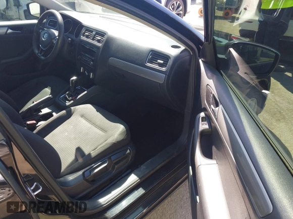 2015 Volkswagen Jetta Sedan 1.8T SE with VIN 3VWD17AJ6FM235908, listed as a IAAI auction lot 42015028 with 178,814 mi miles. Bid and sale history available at carsss.com. Image 5.