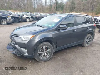 2018 Toyota RAV4 XLE z VIN 2T3WFREV9JW445903, wystawiony jako IAAI lot #42119869 z przebiegiem 47 866 mil mil oraz . Historia ofert i sprzedaży dostępna na DreamBid. Obrazek 2.