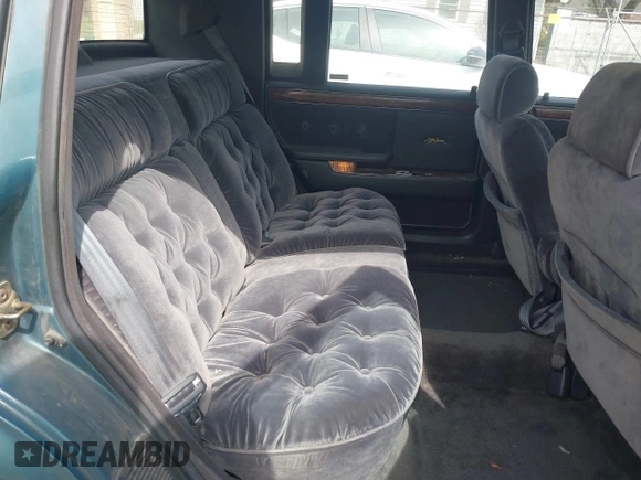 1993 Chrysler New Yorker z VIN 1C3XV66R5PD188692, wystawiony jako IAAI lot #41832600 z przebiegiem 146 380 mil mil oraz . Historia ofert i sprzedaży dostępna na DreamBid. Obrazek 8.