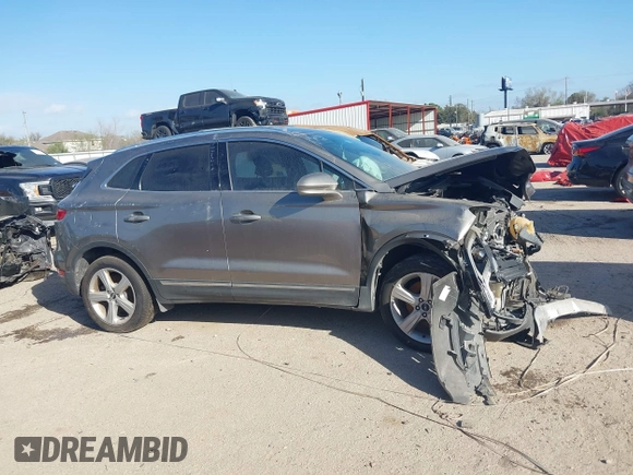 2017 Lincoln MKC Premiere with VIN 5LMCJ1D92HUL71022, listed as a IAAI auction lot 38628790 with 141,930 mi miles. Bid and sale history available at carsss.com. Image 13.