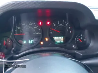 2008 Jeep Wrangler Unlimited X z VIN 1J4GA39128L568988, wystawiony jako IAAI lot #42445403 z przebiegiem 198 032 mil mil oraz . Historia ofert i sprzedaży dostępna na DreamBid. Obrazek 7.