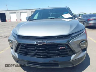 2023 Chevrolet Blazer RS z VIN 3GNKBKRS0PS227668, wystawiony jako IAAI lot #42337868 z przebiegiem 10 286 mil mil oraz . Historia ofert i sprzedaży dostępna na DreamBid. Obrazek 13.