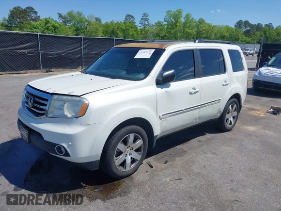 2015 Honda Pilot Touring with VIN 5FNYF3H92FB020766, listed as a IAAI auction lot 41983315 with 201,086 mi miles. Bid and sale history available at carsss.com. Image 17.