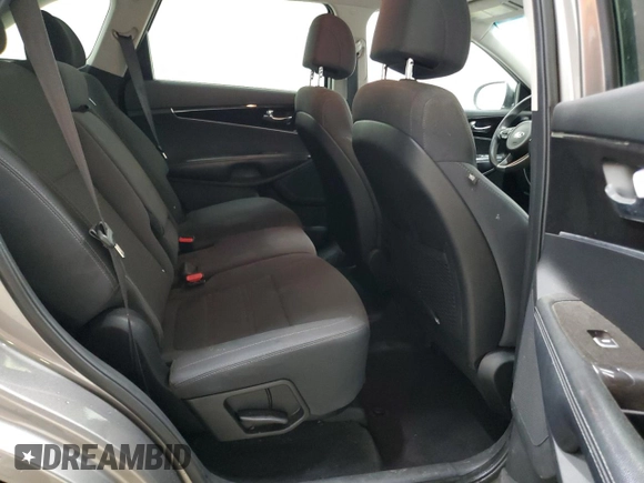 2018 Kia Sorento L with VIN 5XYPG4A39JG338356, listed as a Copart auction lot 48312885 with 110,573 mi miles and Clean Title. Bid and sale history available at carsss.com. Image 11.