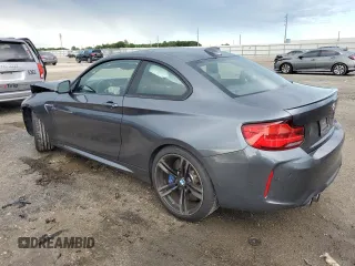 2018 BMW M2 z VIN WBS1J5C58J7B61965, wystawiony jako Copart lot #63543004 z przebiegiem 9 663 mil mil oraz Szkoda całkowita • Salvage title. Historia ofert i sprzedaży dostępna na DreamBid. Obrazek 2.