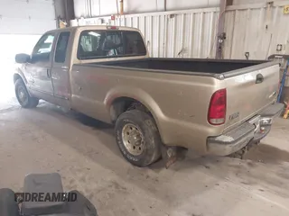 2000 Ford F-250 XL z VIN 1FTNX20F7YEB54544, wystawiony jako IAAI lot #42526065 z przebiegiem 119 737 mil mil oraz . Historia ofert i sprzedaży dostępna na DreamBid. Obrazek 3.