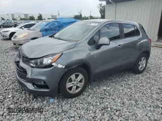 2020 Chevrolet Trax LS z VIN 3GNCJKSB3LL227038, wystawiony jako Copart lot #60031745 z przebiegiem 111 416 mil mil oraz Nie do naprawy • Non repairable. Historia ofert i sprzedaży dostępna na DreamBid. Obrazek 1.