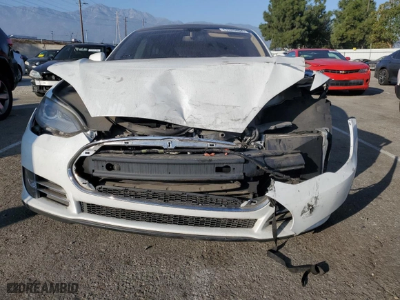 2013 Tesla Model S with VIN 5YJSA1CG8DFP12090, listed as a Copart auction lot 83920494 with 94,801 mi miles and Clean Title. Bid and sale history available at carsss.com. Image 5.