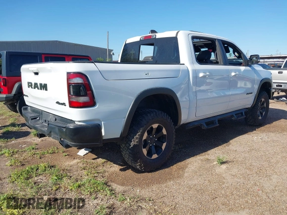 2019 Ram 1500 Rebel z VIN 1C6SRFLT5KN923837, wystawiony jako IAAI lot #41961921 z przebiegiem 68 400 mil mil oraz . Historia ofert i sprzedaży dostępna na DreamBid. Obrazek 4.