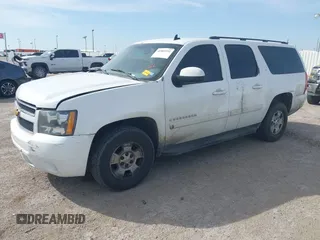 2008 Chevrolet Suburban LT w/3LT with VIN 1GNFK16388J108746, listed as a IAAI auction lot 41869151 with 274,851 mi miles. Bid and sale history available at carsss.com. Image 2.