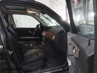 2013 Mercedes-Benz GLK-Class GLK 350 with VIN WDCGG8JB8DG045753, listed as a IAAI auction lot 41648076 with 187,710 mi miles. Bid and sale history available at carsss.com. Image 5.