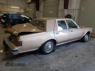 1983 Chrysler New Yorker 5th Ave Edition z VIN 2C3BF66P5DR150653, wystawiony jako Copart lot #75411924 z przebiegiem 67 095 mil mil oraz Szkody całkowita. Historia ofert i sprzedaży dostępna na DreamBid. Obrazek 3.