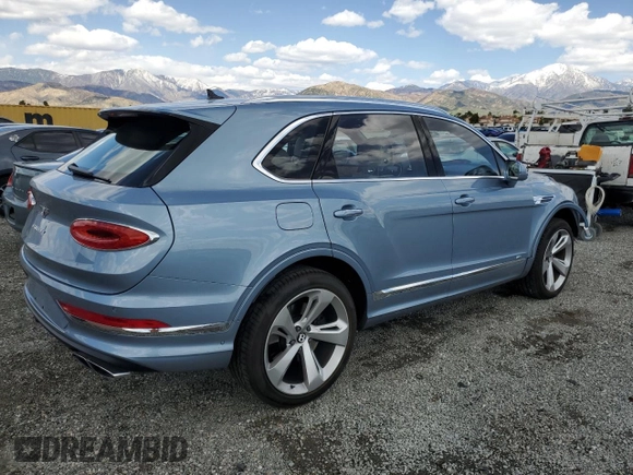 2022 Bentley Bentayga V8 z VIN SJAAM2ZV9NC016403, wystawiony jako Copart lot #51584975 z przebiegiem 4 462 mil mil oraz Szkoda całkowita • Salvage title. Historia ofert i sprzedaży dostępna na DreamBid. Obrazek 3.