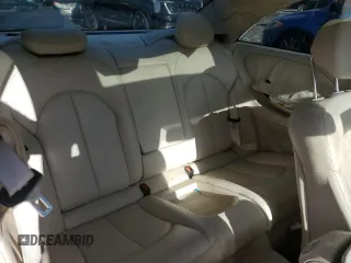 2005 Mercedes-Benz CLK 320 z VIN WDBTJ65J95F148455, wystawiony jako Copart lot #46661625 z przebiegiem 172 524 mil mil oraz Szkody całkowita. Historia ofert i sprzedaży dostępna na DreamBid. Obrazek 10.