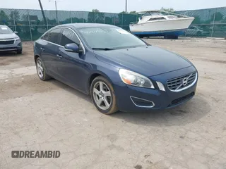 2013 Volvo S60 T5 z VIN YV1612FHXD2173223, wystawiony jako IAAI lot #42414429 z przebiegiem 110 025 mil mil oraz . Historia ofert i sprzedaży dostępna na DreamBid. Obrazek 1.