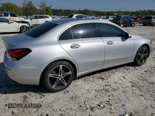 2021 Mercedes-Benz A 220 z VIN W1K3G4EB0MJ271544, wystawiony jako Copart lot #53053585 z przebiegiem 74 495 mil mil oraz Szkody całkowita. Historia ofert i sprzedaży dostępna na DreamBid. Obrazek 3.