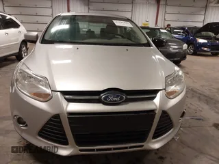 2012 Ford Focus SE z VIN 1FAHP3F21CL463704, wystawiony jako IAAI lot #42246436 z przebiegiem 234 474 mil mil oraz . Historia ofert i sprzedaży dostępna na DreamBid. Obrazek 13.