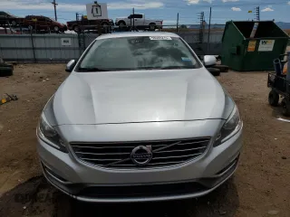 2017 Volvo S60 Inscription z VIN LYV402TK5HB155197, wystawiony jako Copart lot #58088275 z przebiegiem 139 539 mil mil oraz Czysty tytuł • Clean title. Historia ofert i sprzedaży dostępna na DreamBid. Obrazek 5.