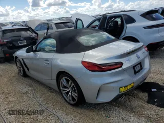 2022 BMW Z4 sDrive30i with VIN WBAHF3C06NWX82076, listed as a Copart auction lot 75177644 with 2,824 mi miles and Salvage Title. Bid and sale history available at carsss.com. Image 2.