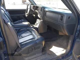 2000 GMC New Sierra 1500 SLE with VIN 1GTEK19T3YE153019, listed as a IAAI auction lot 42027666 with 183,195 mi miles. Bid and sale history available at carsss.com. Image 5.