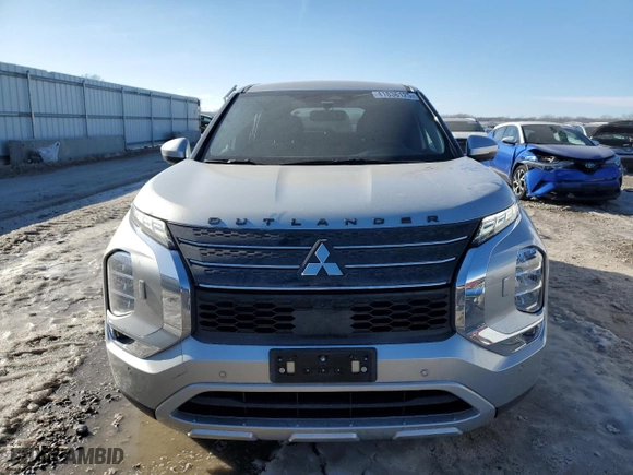 2023 Mitsubishi Outlander SE with VIN JA4J4UA88PZ039987, listed as a Copart auction lot 41836125 with 17,982 mi miles and Salvage Title. Bid and sale history available at carsss.com. Image 5.