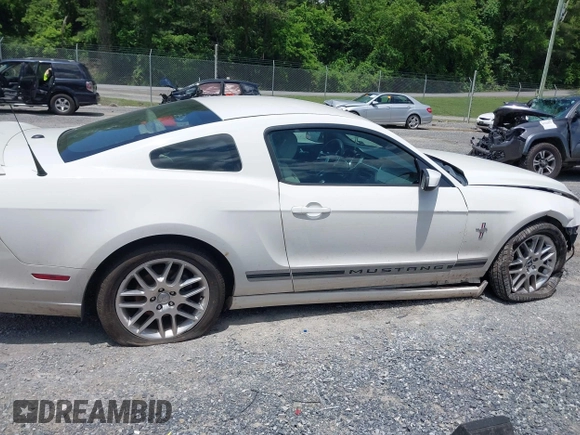 2013 Ford Mustang V6 with VIN 1ZVBP8AM6D5256735, listed as a IAAI auction lot 42322736 with 88,161 mi miles and . Bid and sale history available at DreamBid. Image 13.