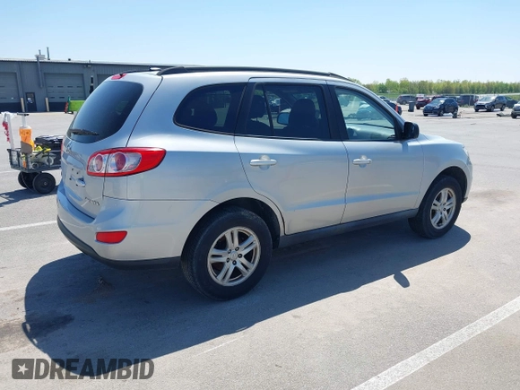 2010 Hyundai Santa Fe GLS z VIN 5NMSG3ABXAH377684, wystawiony jako IAAI lot #42238050 z przebiegiem Nie podano mil oraz . Historia ofert i sprzedaży dostępna na DreamBid. Obrazek 4.