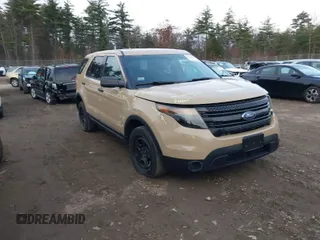 2015 Ford Utility Police Interceptor with VIN 1FM5K8AR4FGB98976, listed as a IAAI auction lot 40911722 with 127,739 mi miles. Bid and sale history available at carsss.com. Image 1.