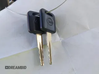 2024 Nissan Versa S z VIN 3N1CN8DV2RL910111, wystawiony jako IAAI lot #42028037 z przebiegiem 12 848 mil mil oraz . Historia ofert i sprzedaży dostępna na DreamBid. Obrazek 11.