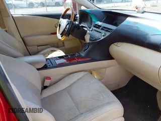 2010 Lexus RX 350 z VIN 2T2BK1BAXAC066878, wystawiony jako IAAI lot #42103074 z przebiegiem 181 875 mil mil oraz . Historia ofert i sprzedaży dostępna na DreamBid. Obrazek 5.