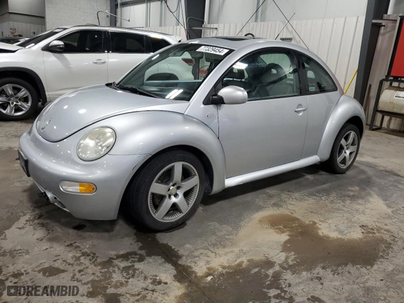 2002 Volkswagen New Beetle Sport with VIN 3VWED21CX2M448418, listed as a Copart auction lot 77329454 with NaN miles and Salvage Title. Bid and sale history available at carsss.com. Image 1.