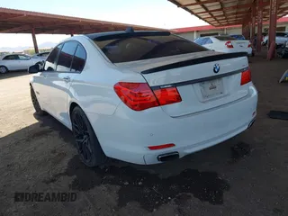 2010 BMW 7 Series 750i z VIN WBAKA8C54ACY36127, wystawiony jako IAAI lot #42392407 z przebiegiem 155 740 mil mil oraz . Historia ofert i sprzedaży dostępna na DreamBid. Obrazek 3.