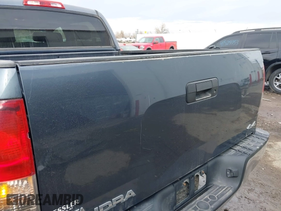 2008 Toyota Tundra z VIN 5TFDV54198X077455, wystawiony jako IAAI lot #41668660 z przebiegiem 164 008 mil mil oraz . Historia ofert i sprzedaży dostępna na DreamBid. Obrazek 19.