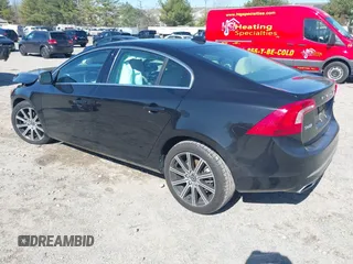 2017 Volvo S60 Inscription z VIN LYV402TK2HB130516, wystawiony jako IAAI lot #41822767 z przebiegiem 48 203 mil mil oraz . Historia ofert i sprzedaży dostępna na DreamBid. Obrazek 3.