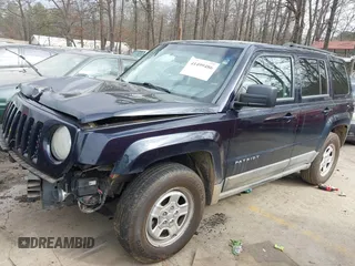 2011 Jeep Patriot Latitude with VIN 1J4NT1GB5BD140710, listed as a IAAI auction lot 41499486 with 182,809 mi miles. Bid and sale history available at carsss.com. Image 2.